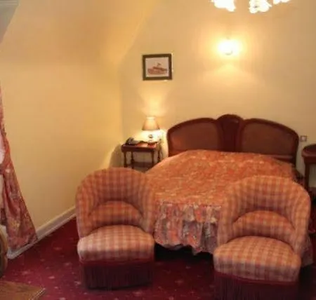 Aux Armes De France 2*